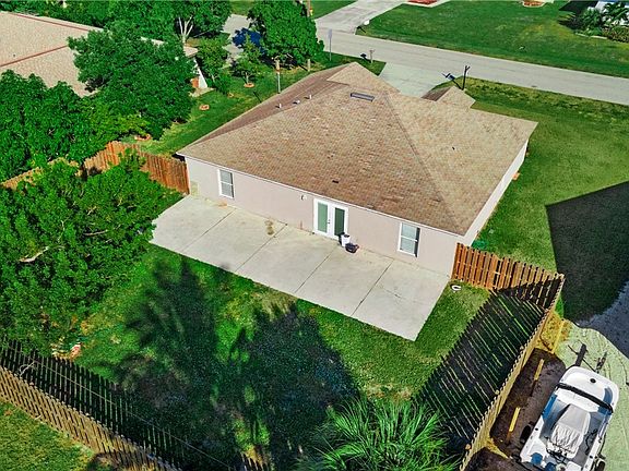 2nd image of 1626 SE 16th St
