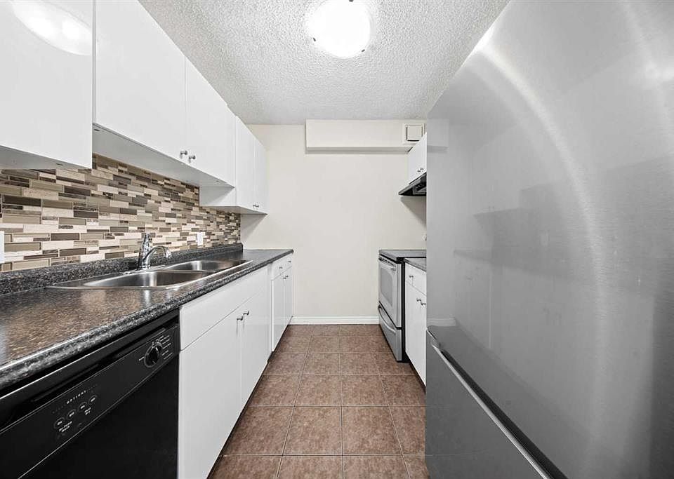 1st image of 718 S 12th Ave SW #305