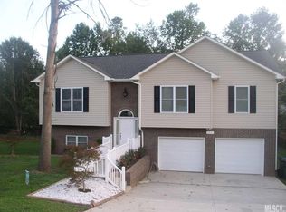 2823 24th Street Dr NE, Hickory, NC 28601
