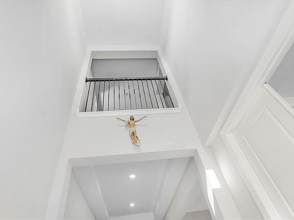 5th image of 325 CRYSTAL WOOD DRIVE
