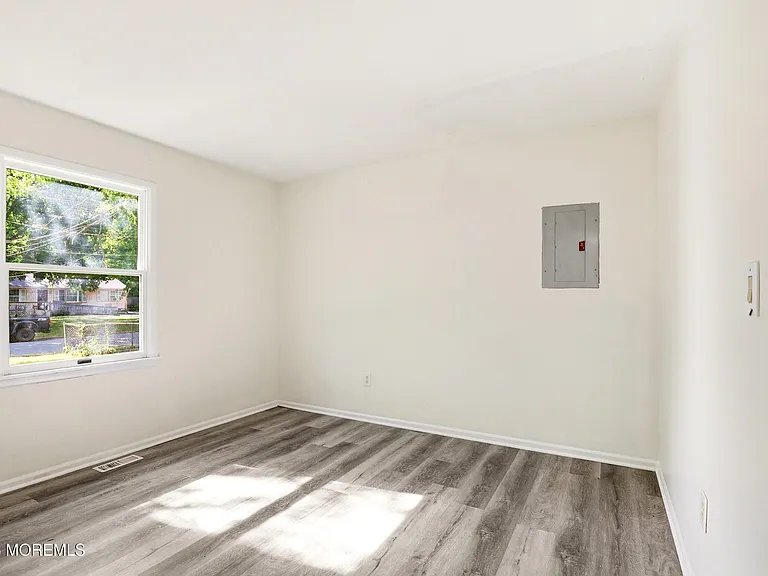 1305 Marshall St — Photo 13