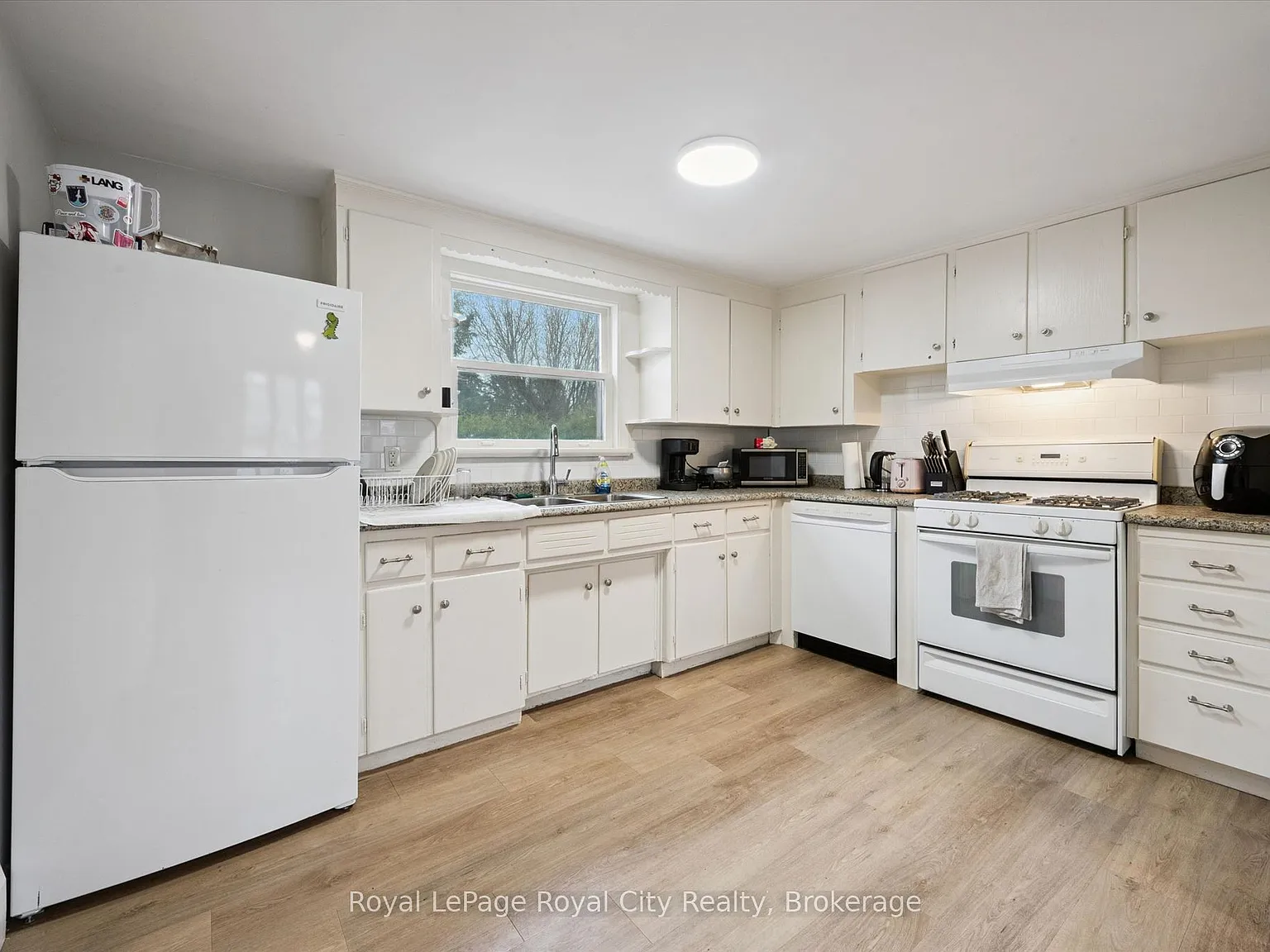 4 bed, $3,200 — Photo 3