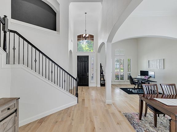 4th image of 115 Saint James Rd