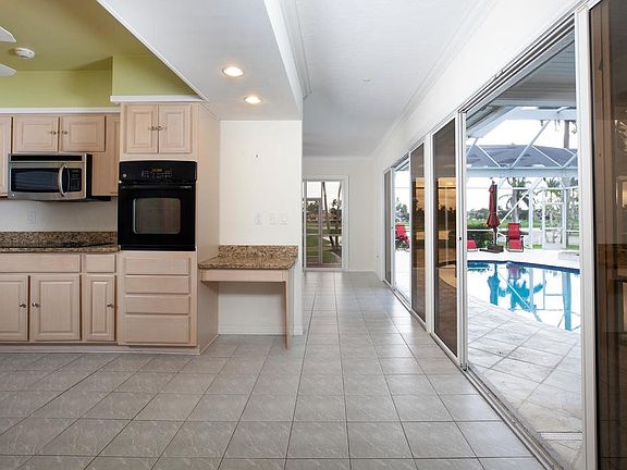 3rd image of 533 Yellowbird St