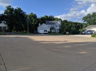 6730 Bradbury Dr NE, Cedar Rapids, IA 52402