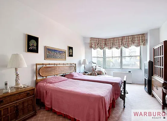 Sold by Warburg | media 35