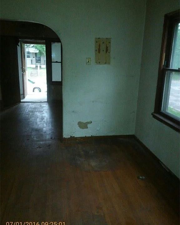1st image of 805 Sarcee Ave