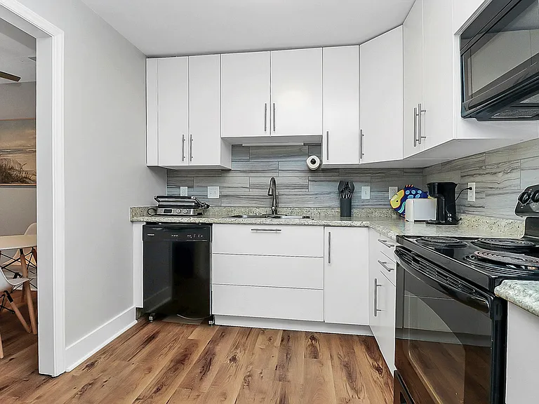 1001 Churchill Downs Ct #J — Photo 21