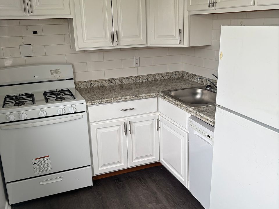 1st image of 226 Green St Floor 1