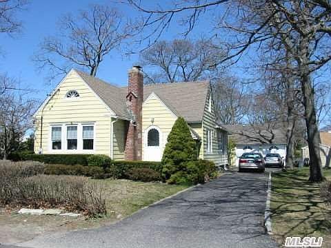 1st image of 321 W Islip Blvd