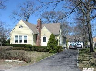 321 W Islip Blvd, West Islip, NY 11795