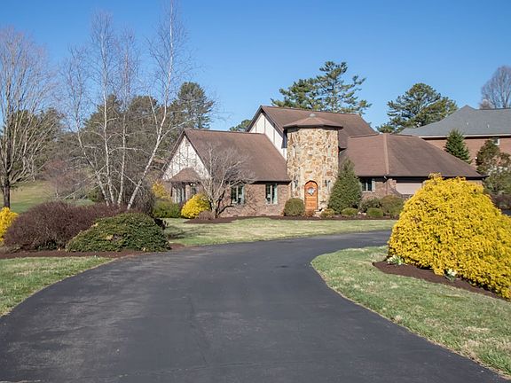 3rd image of 360 Winterham Dr