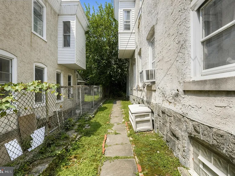 201 Sumac St #1 — Photo 3