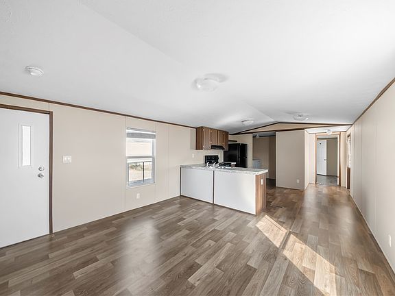 4th image of 906 Sandy Beach Drive