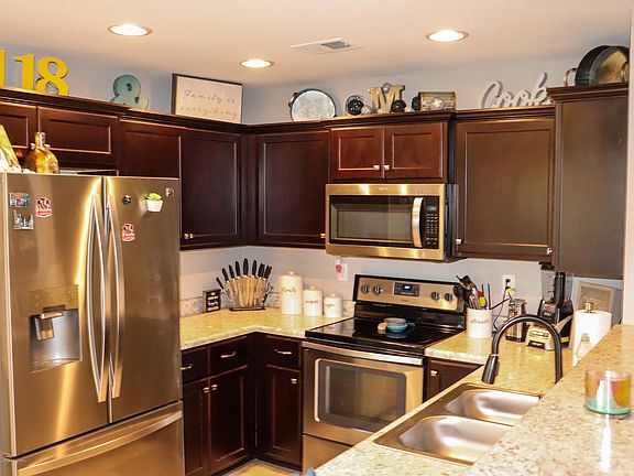 4th image of 1119 Hemlock Dr