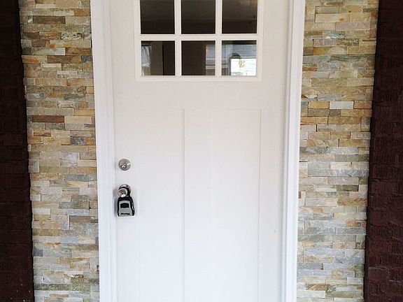 3rd image of 447 Whitelaw Ave