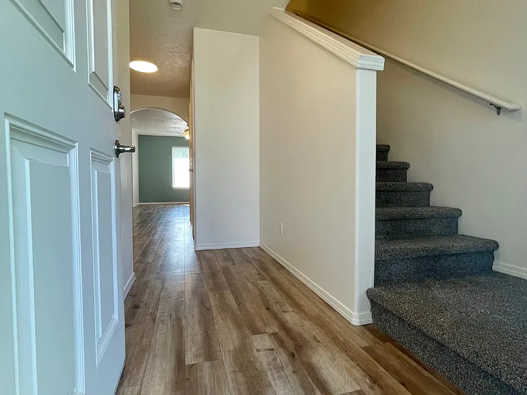 1217 Forsythia Ave — Photo 4
