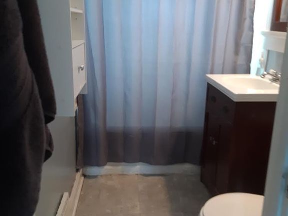 5th image of 4427 N Oakland Ave