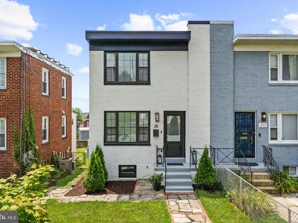 215 Oglethorpe St NE, Washington, DC 20011