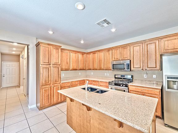 3rd image of 973 Noah Valley St