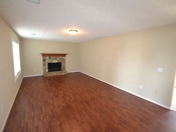 3rd image of 1500 Julianna Dr