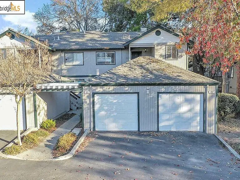 456 Lancaster Ln — Photo 2