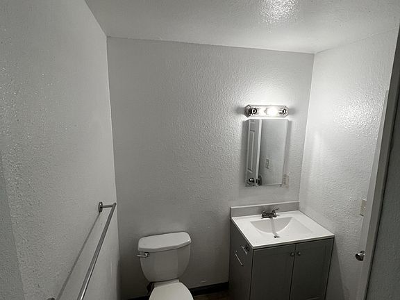 4th image of 1233 E Weber Ave #7