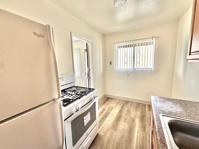 7821 Linda Vista Road — Photo 8