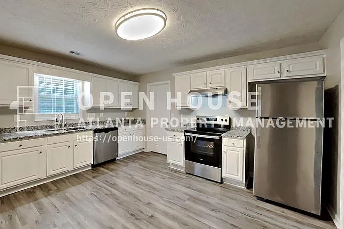 399 Charesa Ln — Photo 7