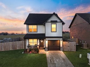 2402 S D St, Rogers, AR 72758