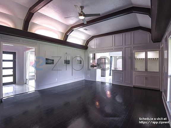 5th image of 1409 Creekside Dr