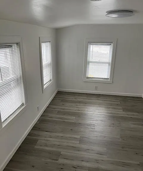 220 Cattell St — Photo 4
