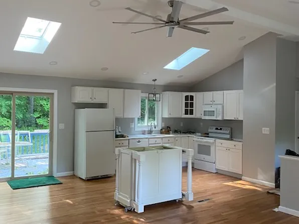 (undisclosed Address), Shelton, CT 06484