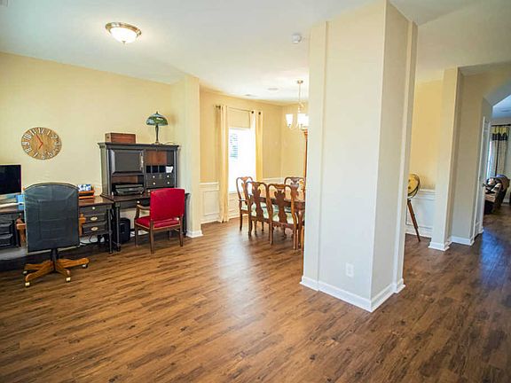 5th image of 143 Gail Ln