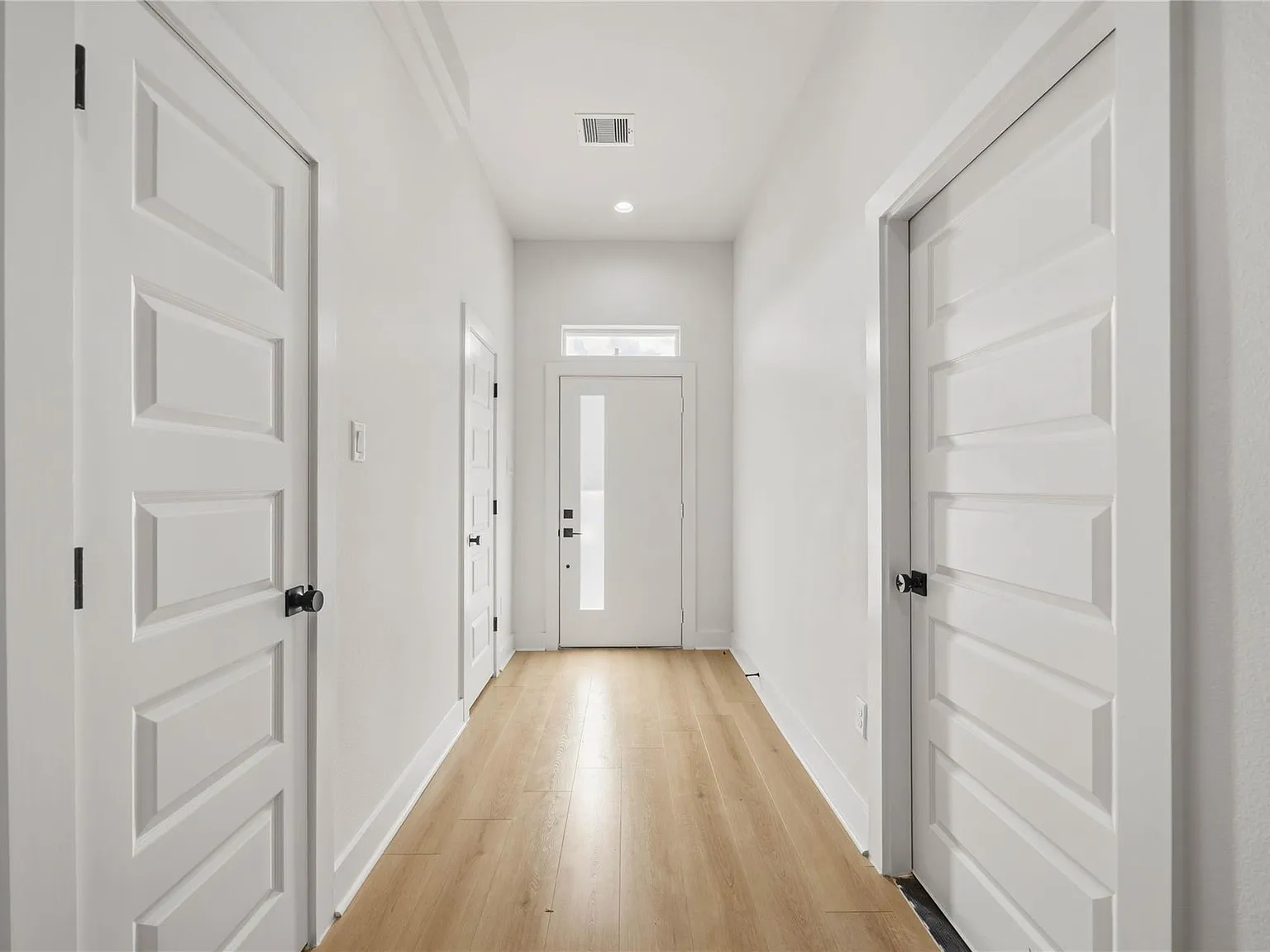 3 bed, 2.5 bath, 1947 sqft, $2,650 — Photo 2