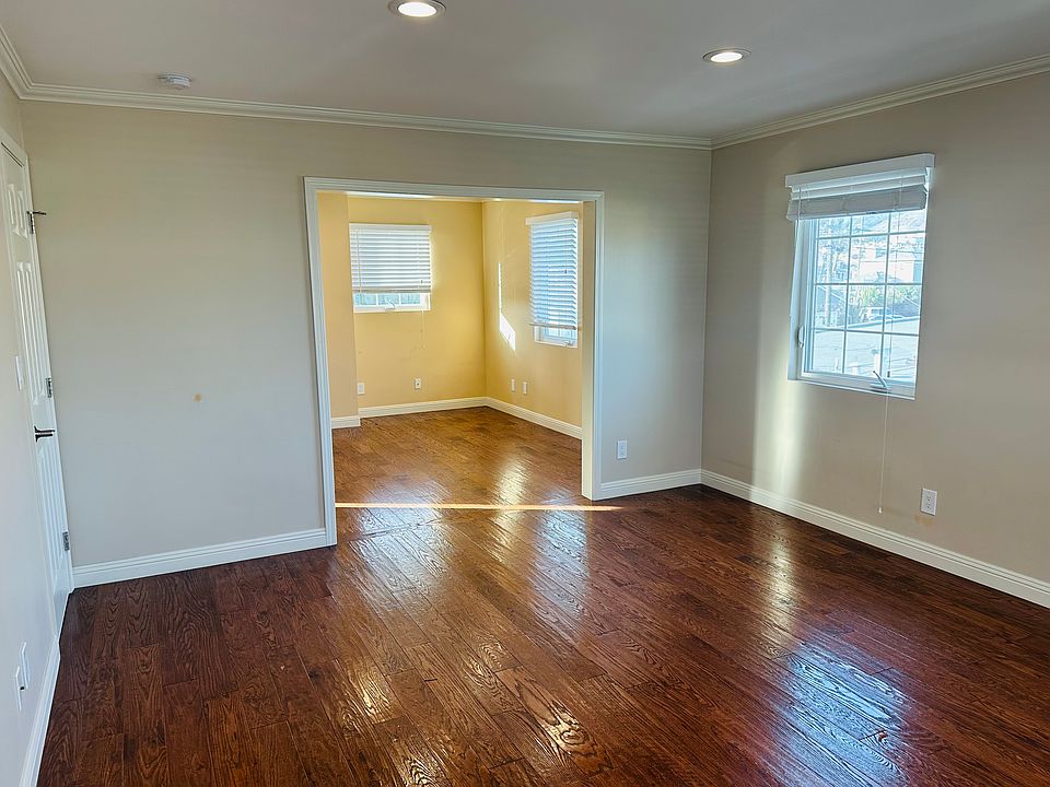 1st image of 107 Orange Ave W