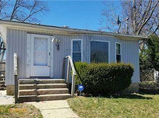 10 Oakley Ave, Massapequa, NY 11758