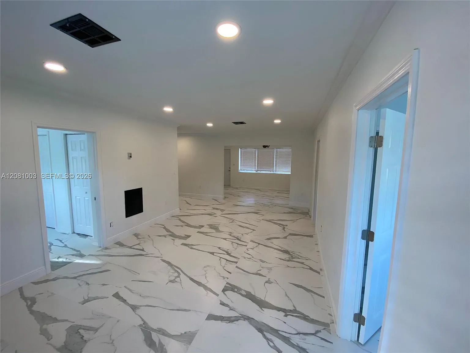 Tamiami Acres Plan 2 — Photo 2
