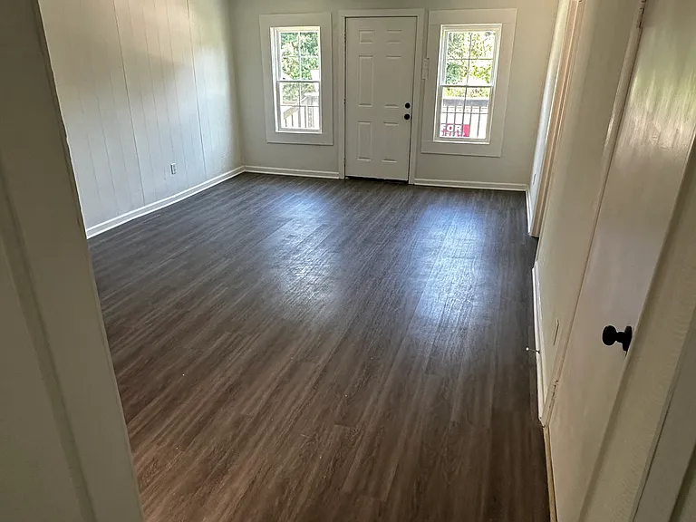 587 Main St — Photo 7