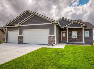 1404 NW Pine View Cir, Ankeny, IA 50023