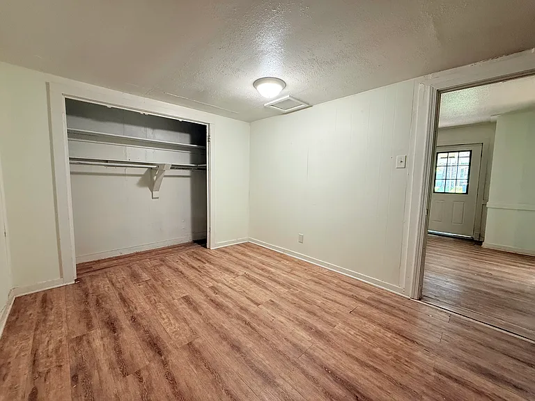 208 N Moss St — Photo 4