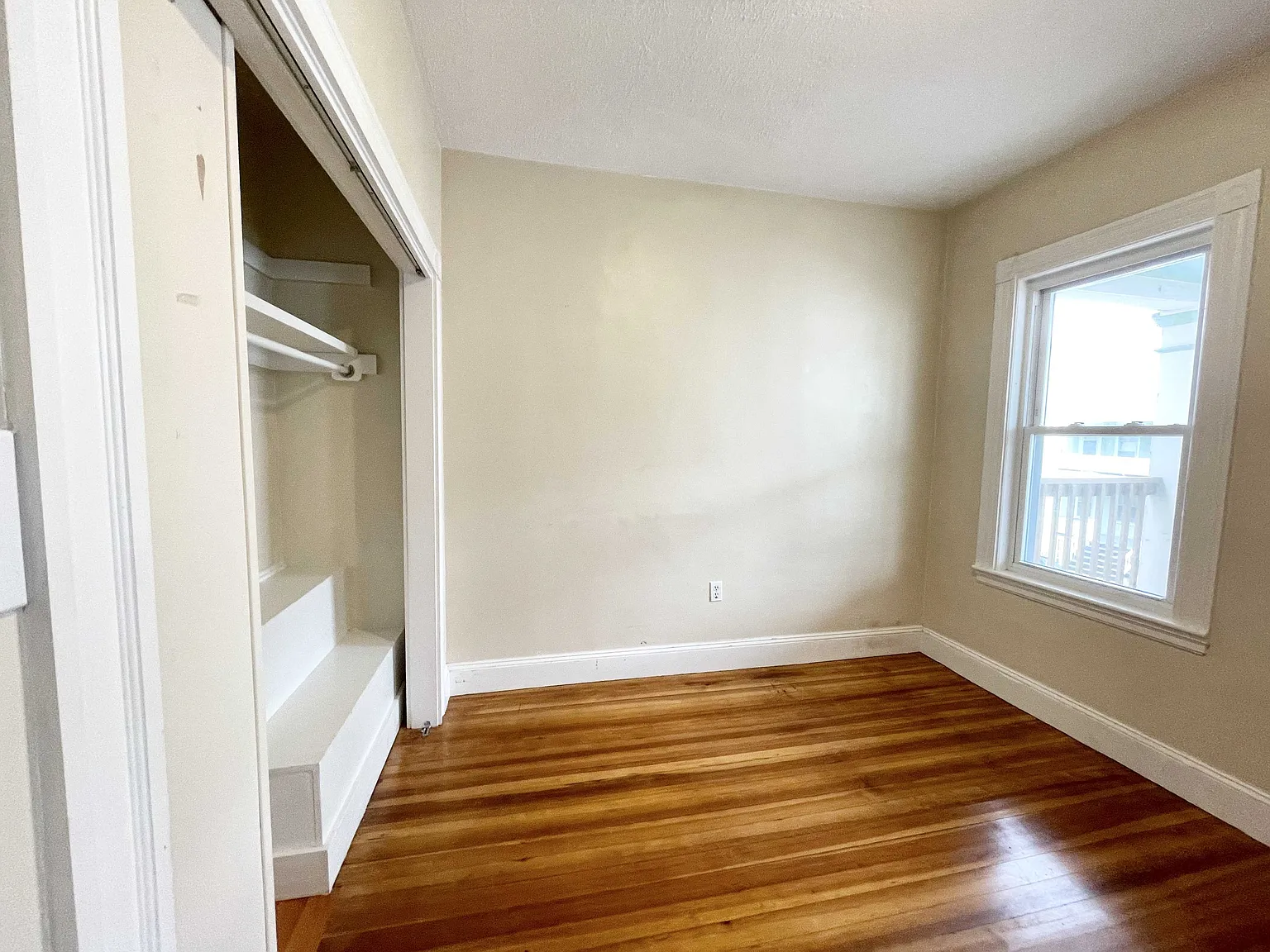 3 bed, $3,000 — Photo 2