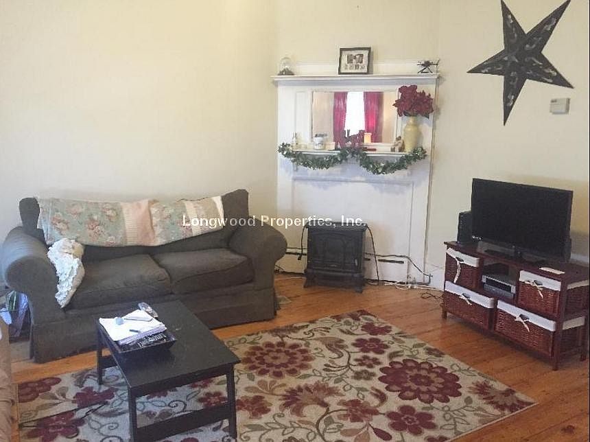 2nd image of 28 Darling St #3T