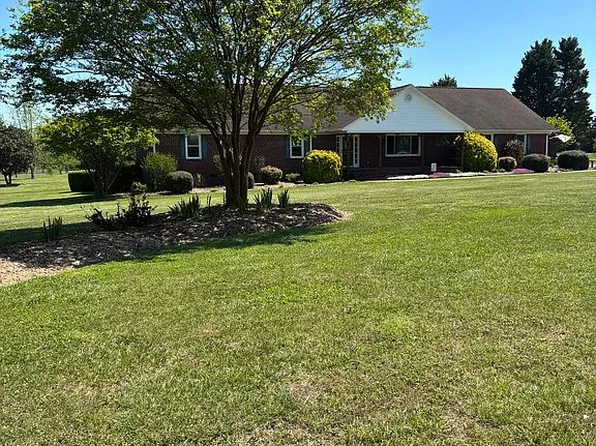632 Circle Dr, Woodruff, SC 29388