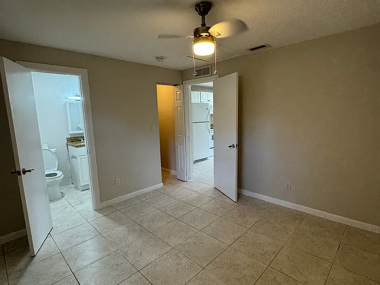 700 SW 15th Ave #6 — Photo 7