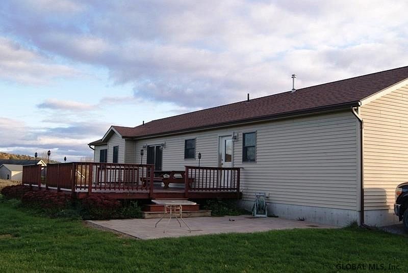 3rd image of 136 RED BARN Road