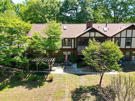 3rd image of 130 Hawn Rd