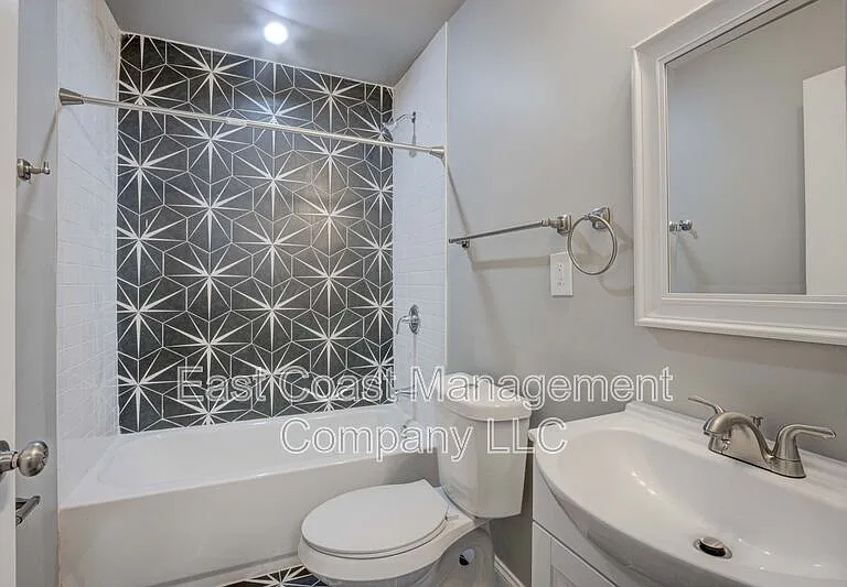 2619 Loyola Northway — Photo 12