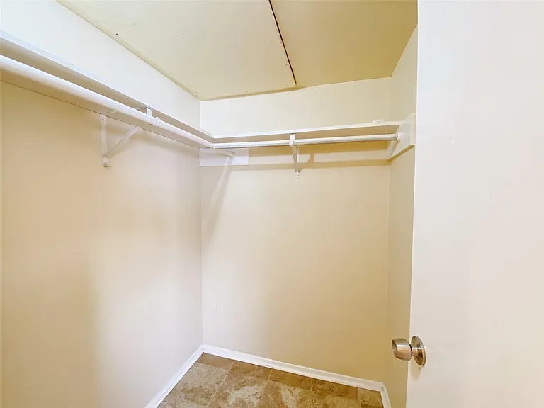 2800 Swisher St #116 — Photo 8