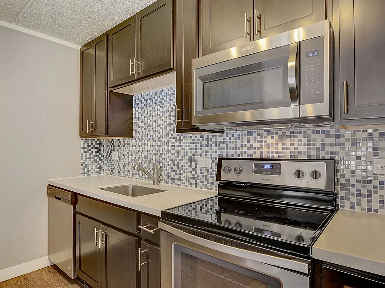 Woodland Ridge Apartments — Photo 10